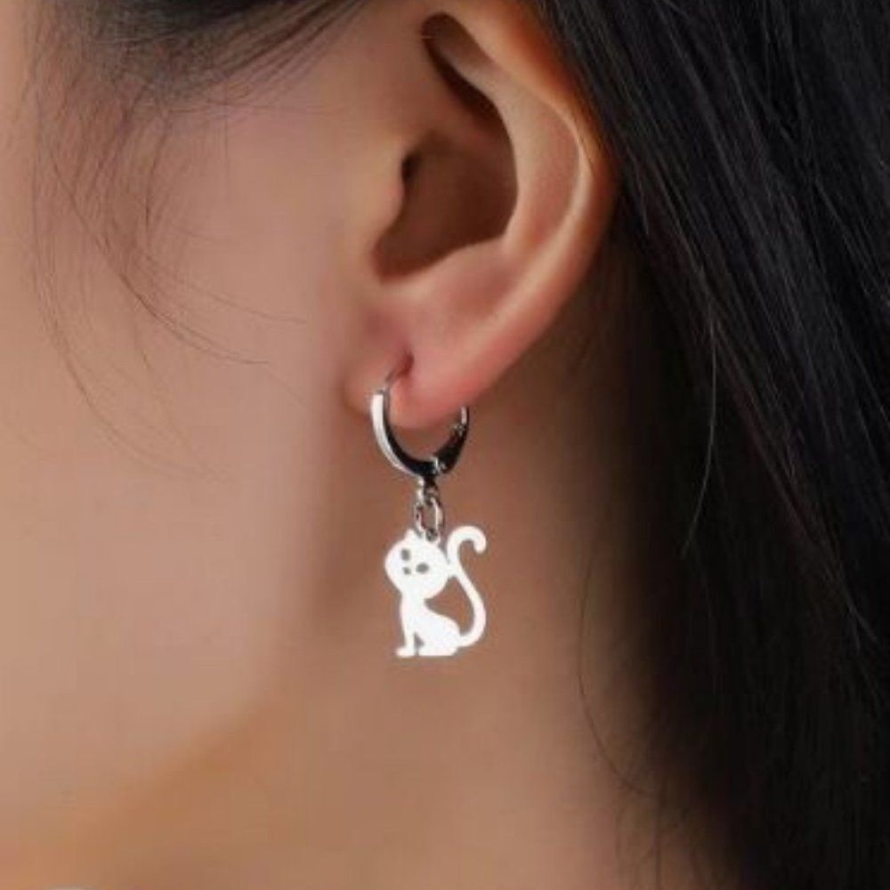 Silver Cat Drop Earringsâ